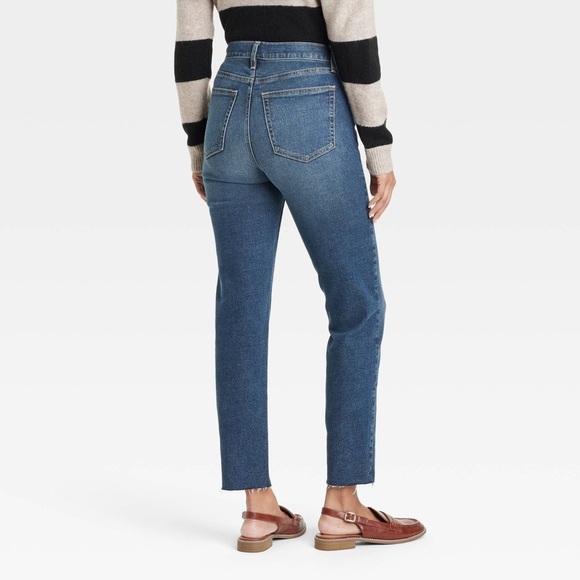 Universal Thread - Women's Mid-Rise 80's Slim Fit Ankle Jeans Medium Wash - Picture 13 of 14